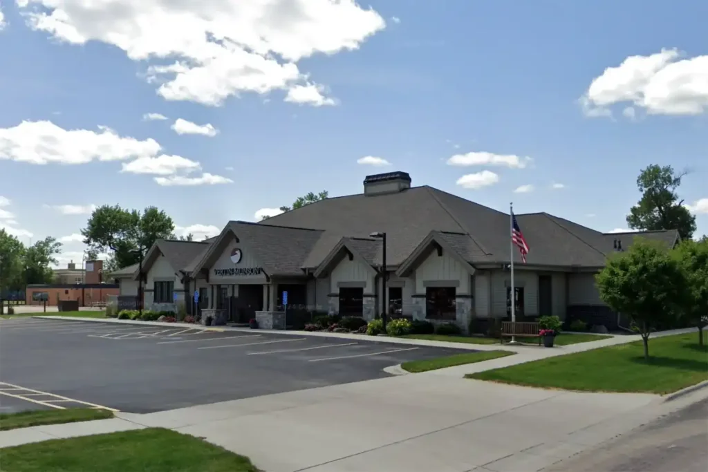 Exterior view of Vertin Munson Wahpeton Funeral home in Wahpeton, ND, showcasing its welcoming entrance.