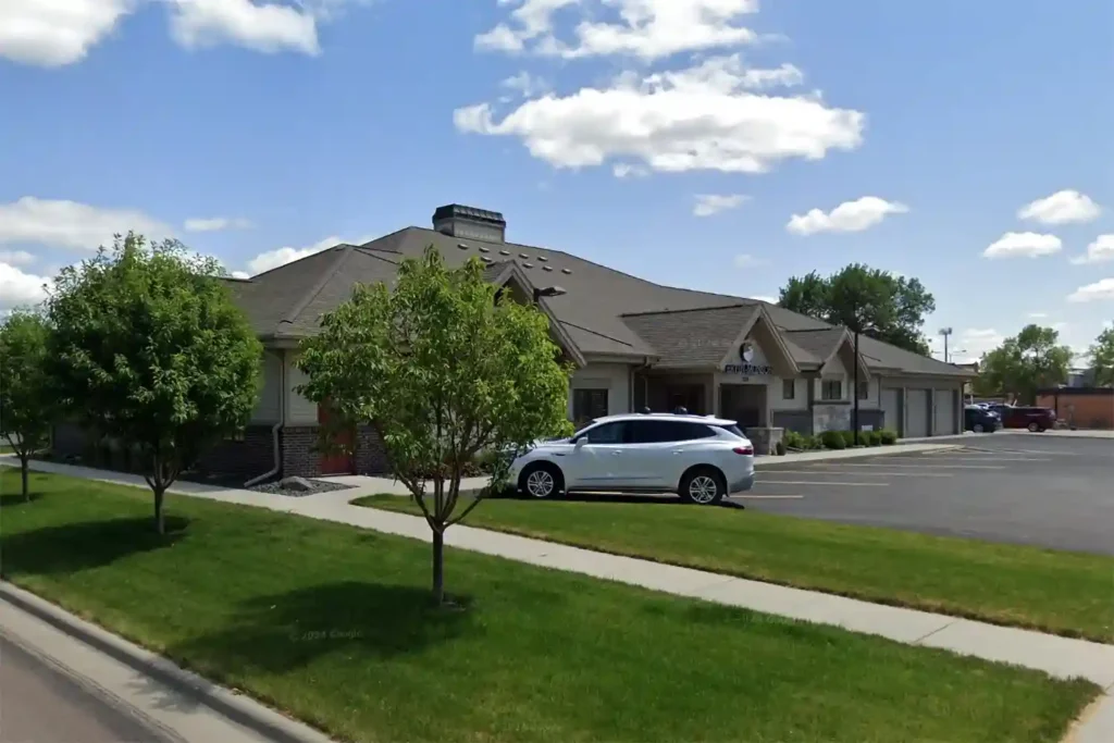 Exterior view of Vertin Munson Wahpeton Funeral home in Wahpeton, ND, showcasing its welcoming entrance.